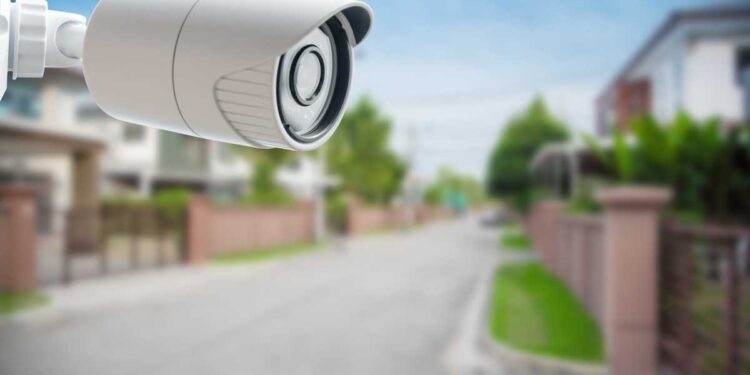 Como escolher a melhor câmera de segurança para ambientes externos