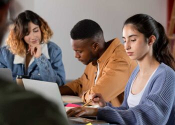 Por qué los estudiantes modernos trabajan más durante sus estudios